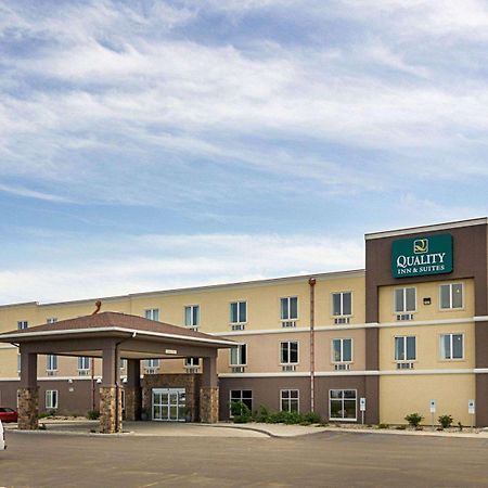Quality Inn & Suites Minot Bagian luar foto