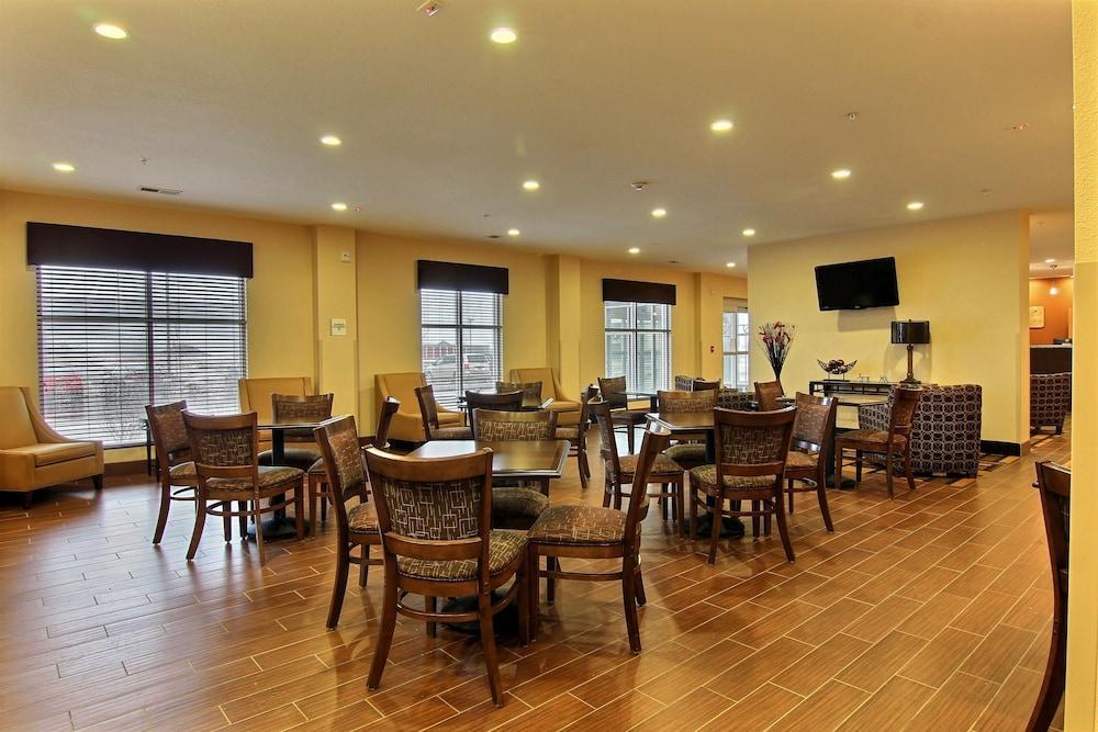 Quality Inn & Suites Minot Bagian luar foto