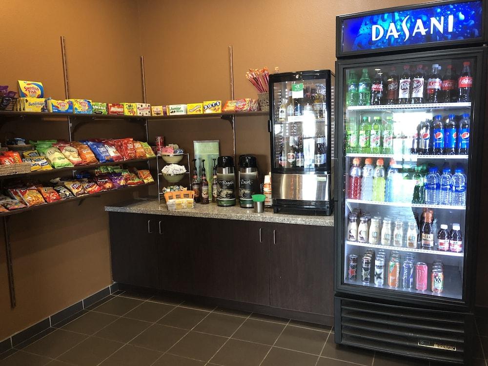Quality Inn & Suites Minot Bagian luar foto