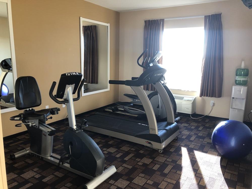 Quality Inn & Suites Minot Bagian luar foto