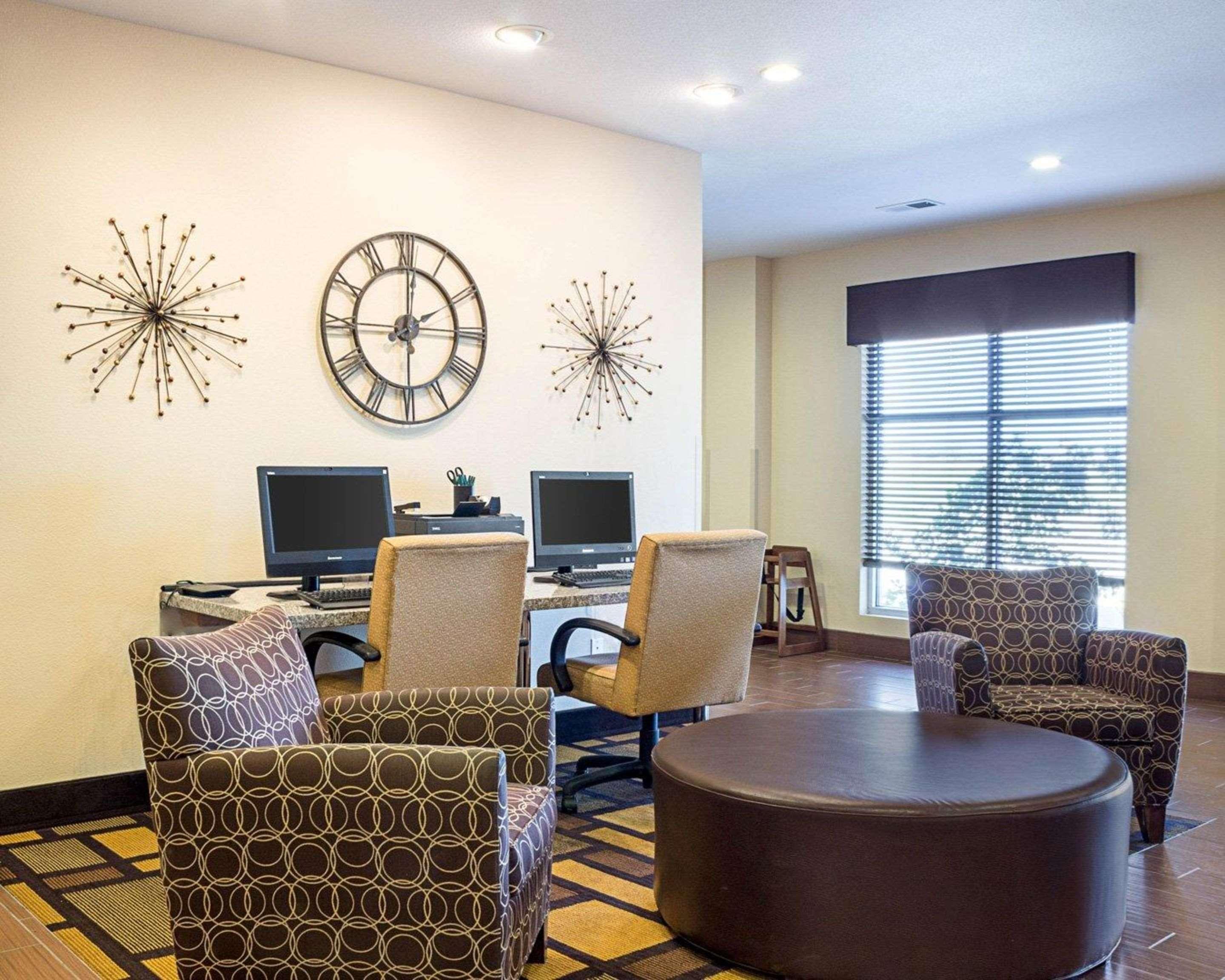 Quality Inn & Suites Minot Bagian luar foto