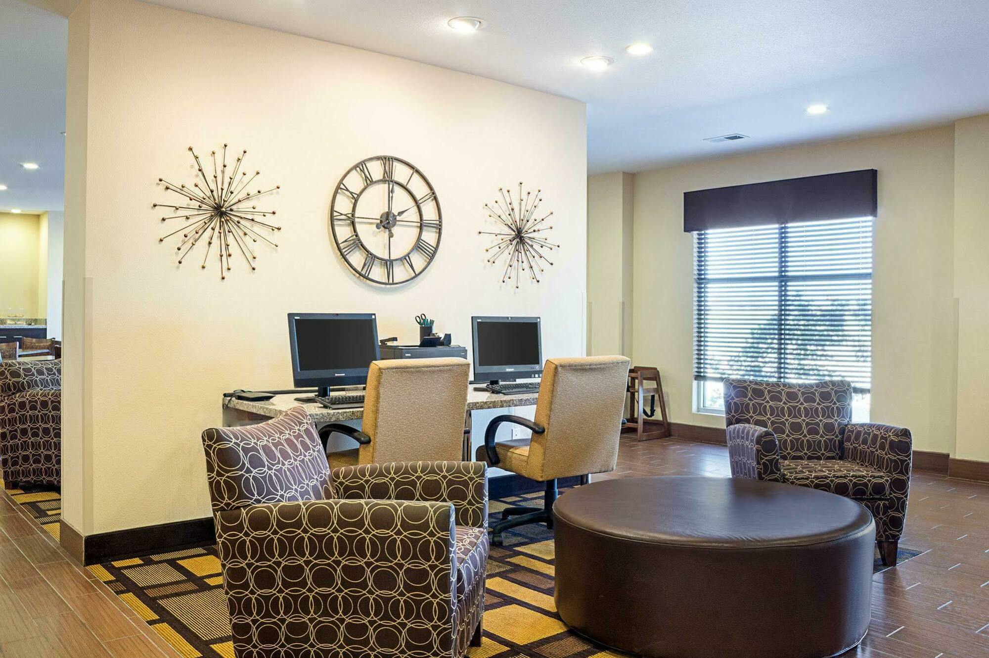 Quality Inn & Suites Minot Bagian luar foto